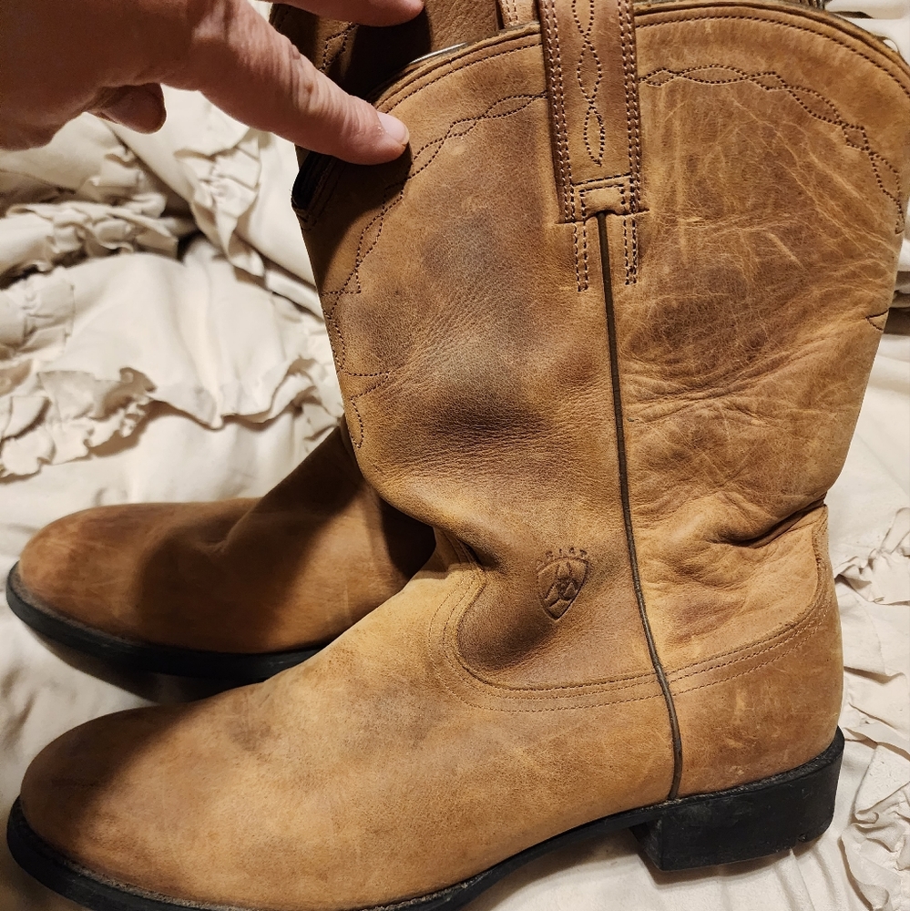 Mens Ariat boots used